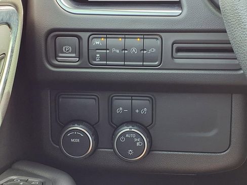 Used 2021 Chevrolet Suburban LS image 17