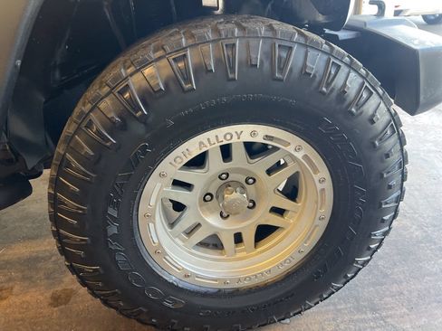 Used 2009 Jeep Wrangler X AWD/4WD image 19