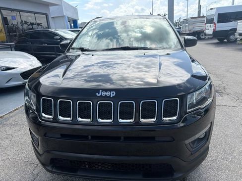 Used 2020 Jeep Compass Latitude FWD image 3