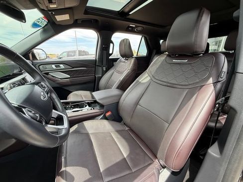 Used 2025 Ford Explorer Platinum w/ LUX Leather Package AWD/4WD image 26