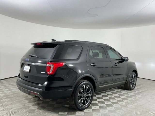 Used 2017 Ford Explorer XLT w/ Equipment Group 202A AWD/4WD image 5