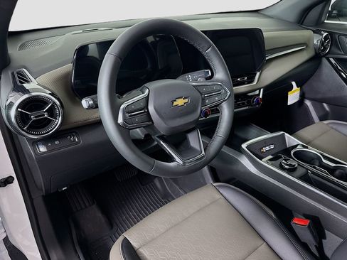 New 2026 Chevrolet Equinox LT w/ Convenience Package II FWD image 9