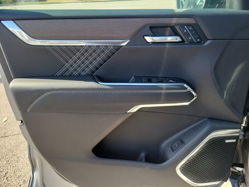 Used 2024 GMC Acadia Denali image 19