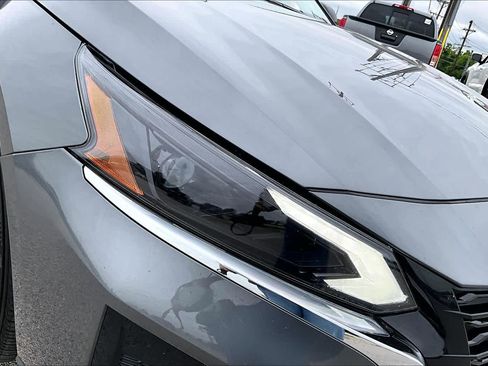 Used 2025 Nissan Altima 2.5 SV FWD image 28