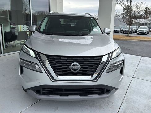 Used 2023 Nissan Rogue SV w/ SV Premium B Package image 7