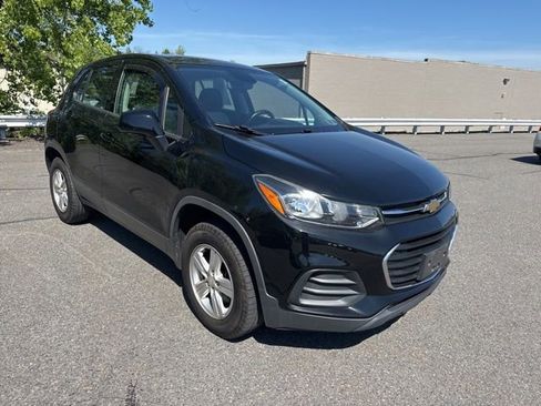 Used 2017 Chevrolet Trax LS AWD/4WD image 3