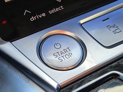 Used 2019 Audi e-tron Premium Plus AWD/4WD image 16
