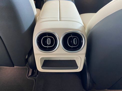 Used 2025 Mercedes-Benz C 300 4MATIC Sedan image 26