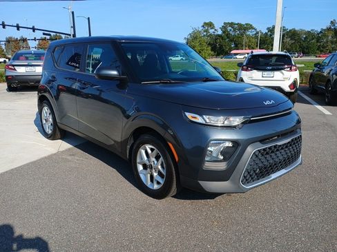 Used 2022 Kia Soul LX w/ Technology Package image 3