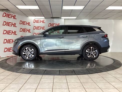 Used 2025 Kia Sportage EX FWD image 4