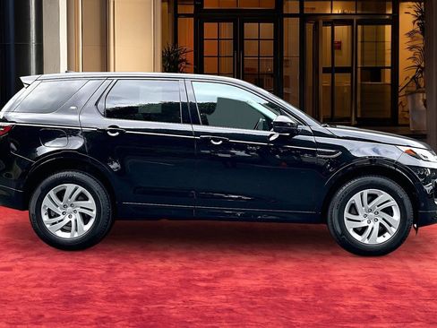 Used 2024 Land Rover Discovery Sport S image 8