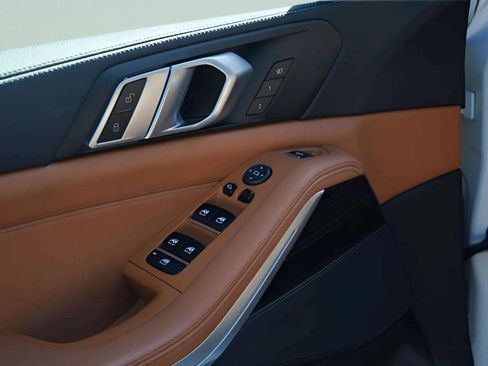 Used 2021 BMW X5 xDrive40i w/ M Sport Package image 51