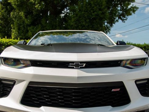 Used 2018 Chevrolet Camaro SS RWD image 4