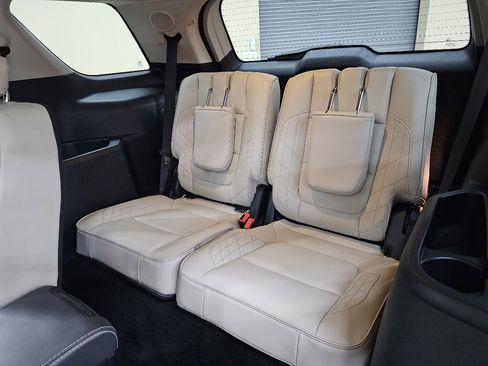 Used 2016 Ford Explorer Platinum image 29