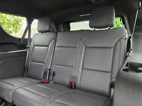 Used 2025 Chevrolet Suburban Z71 AWD/4WD image 17