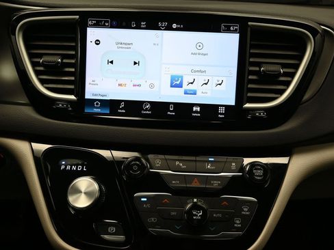 Used 2024 Chrysler Pacifica Touring-L FWD image 28
