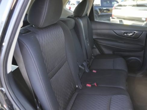 Used 2019 Nissan Rogue SV image 16