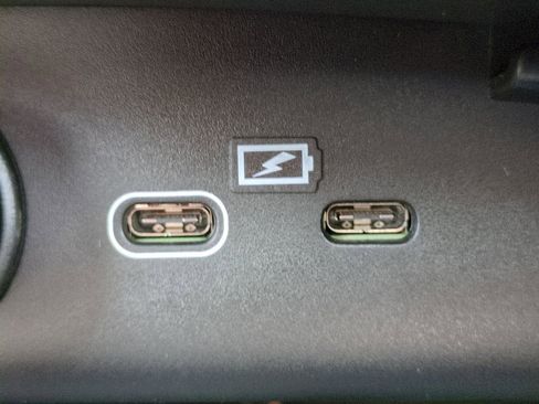 New 2025 Volvo XC40 B5 Core w/ Protection Package Premier image 21