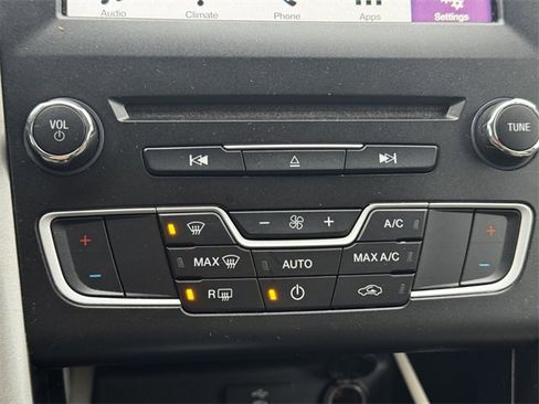 Used 2017 Ford Fusion SE w/ Fusion SE Technology Package image 32