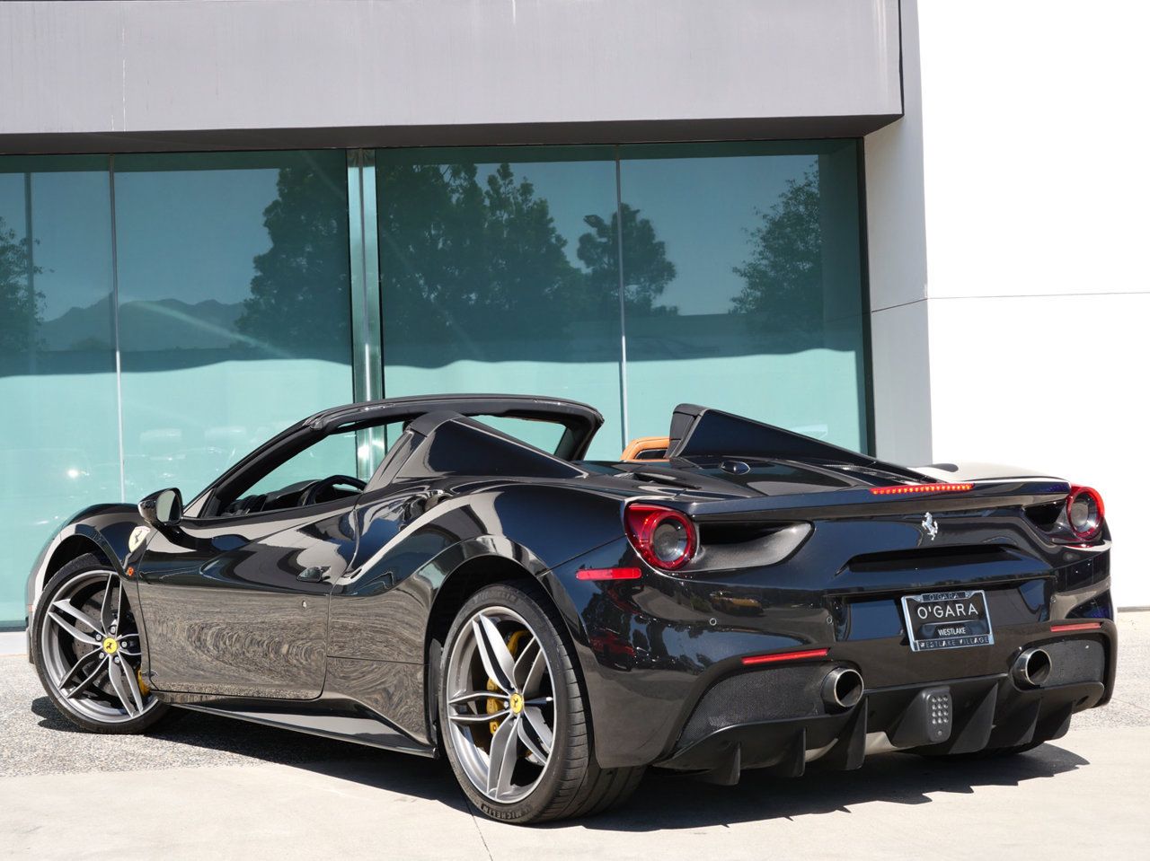 Used 2018 Ferrari 488 Spider RWD image 9