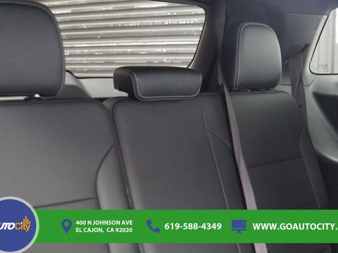 Used 2024 Chevrolet Traverse LT w/ Midnight/Sport Edition FWD image 15