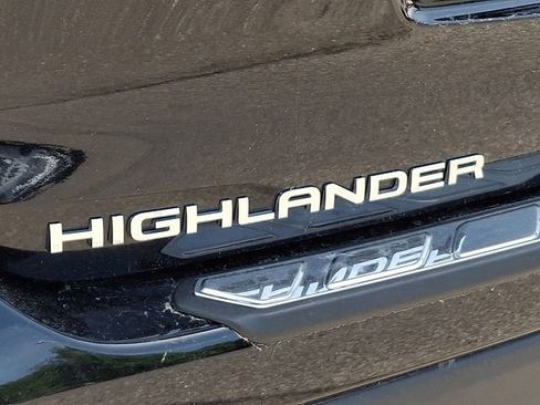 Used 2024 Toyota Highlander XLE AWD/4WD image 31