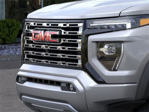 New 2026 GMC Canyon Denali image 13