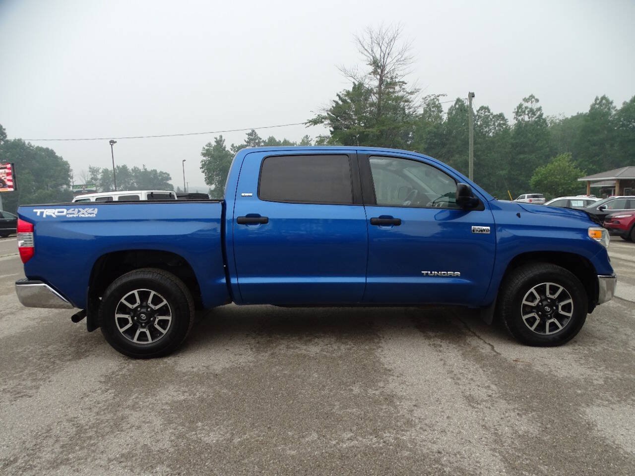 Used 2016 Toyota Tundra CrewMax w/ TRD Off-Road Pkg AWD/4WD image 45