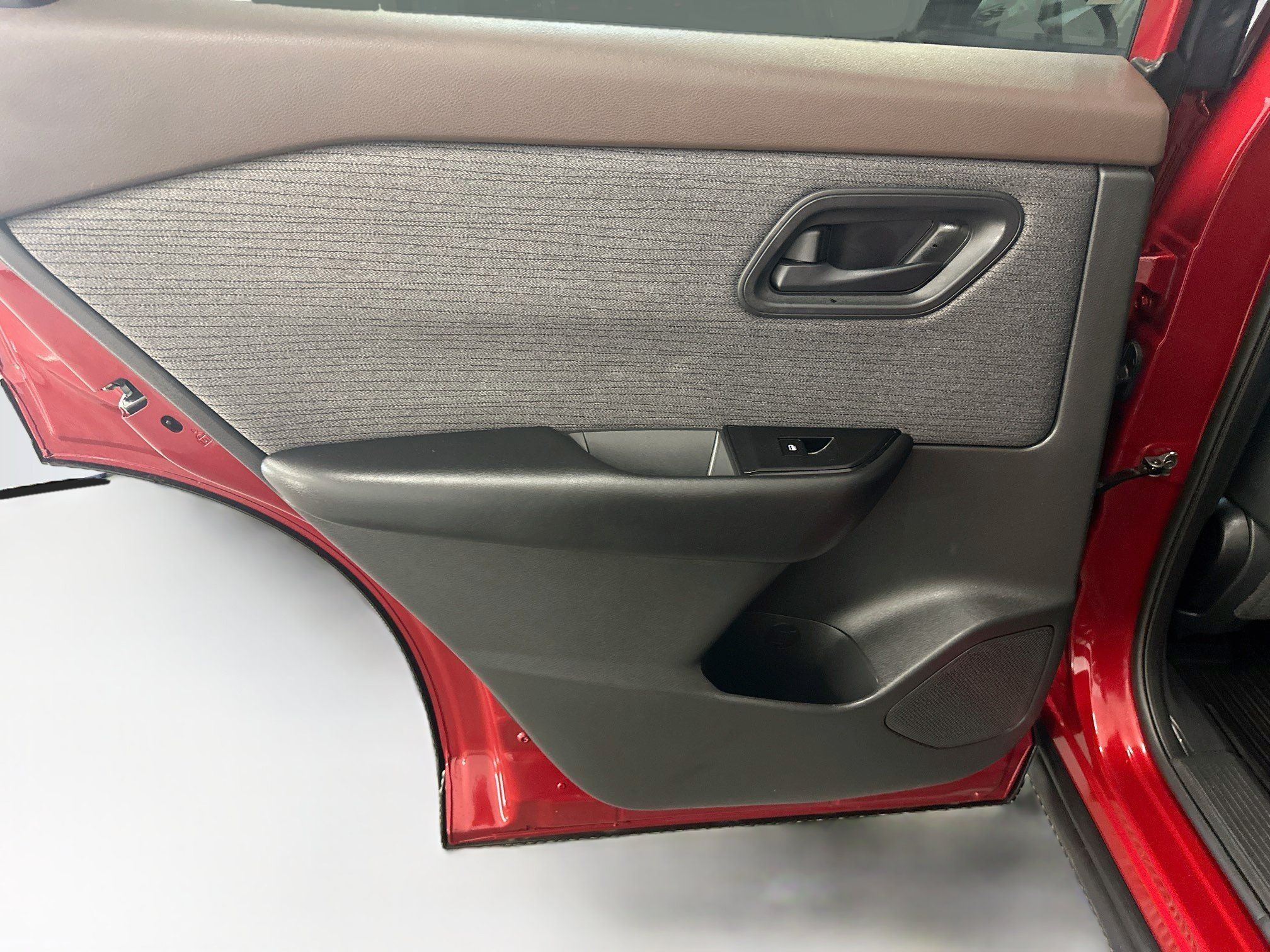 Used 2023 Nissan Rogue S AWD/4WD image 26