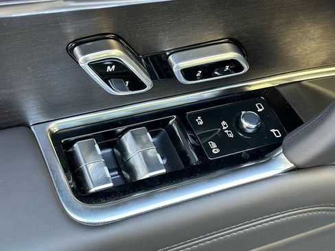 New 2025 Land Rover Range Rover SE image 11