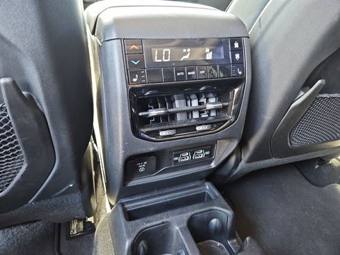 Used 2024 Jeep Grand Cherokee L Limited image 15