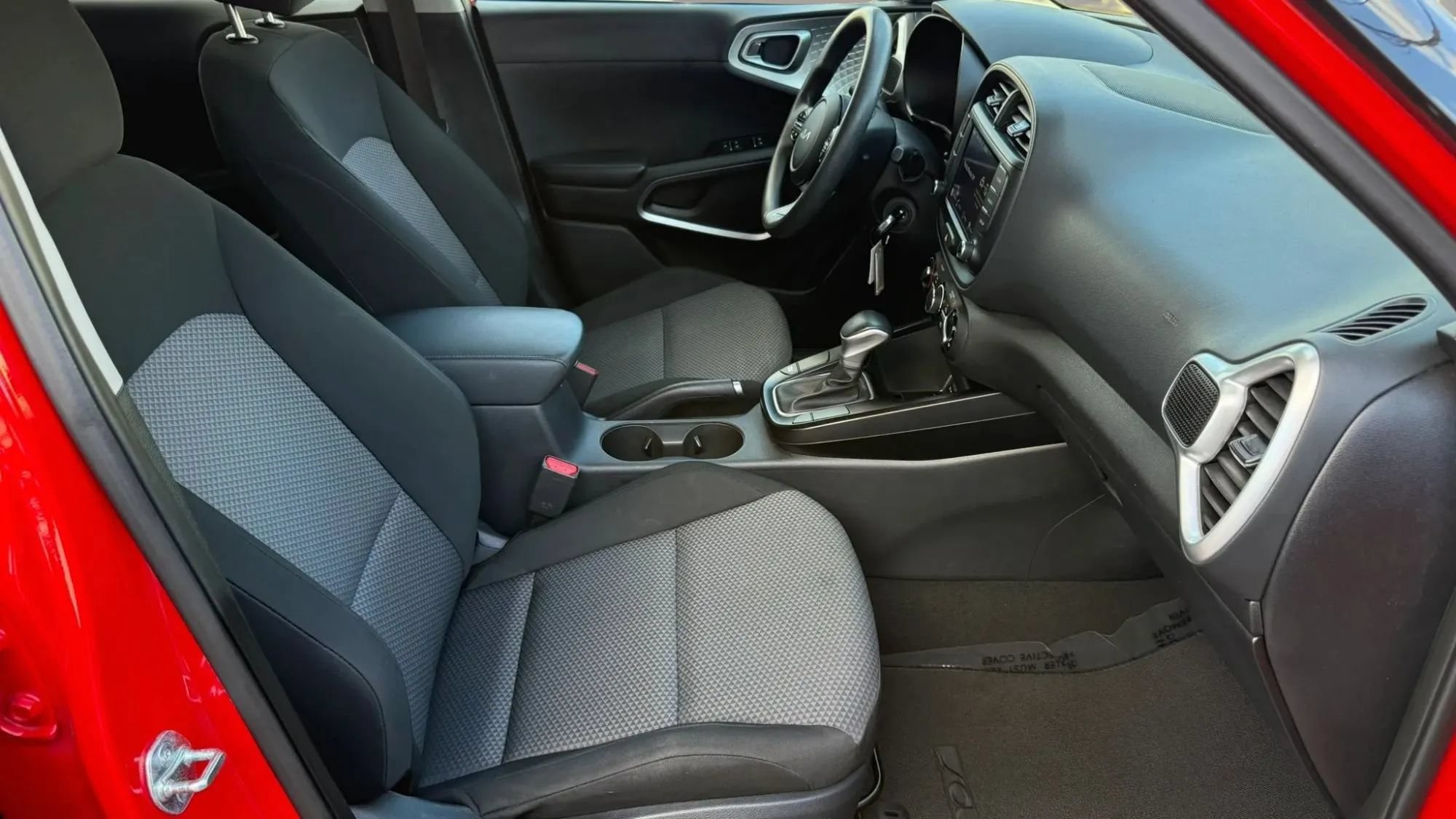 Used 2024 Kia Soul LX w/ LX Technology Package FWD image 30