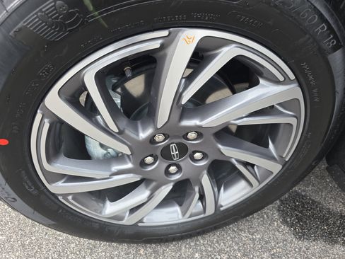 New 2026 Lincoln Corsair Premiere image 32