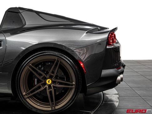 Used 2021 Ferrari 812 GTS image 17