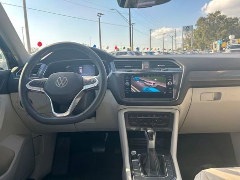 Used 2023 Volkswagen Tiguan SE image 48