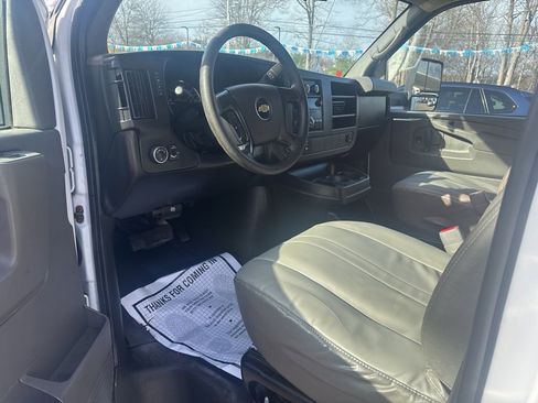Used 2014 Chevrolet Express 3500 image 27