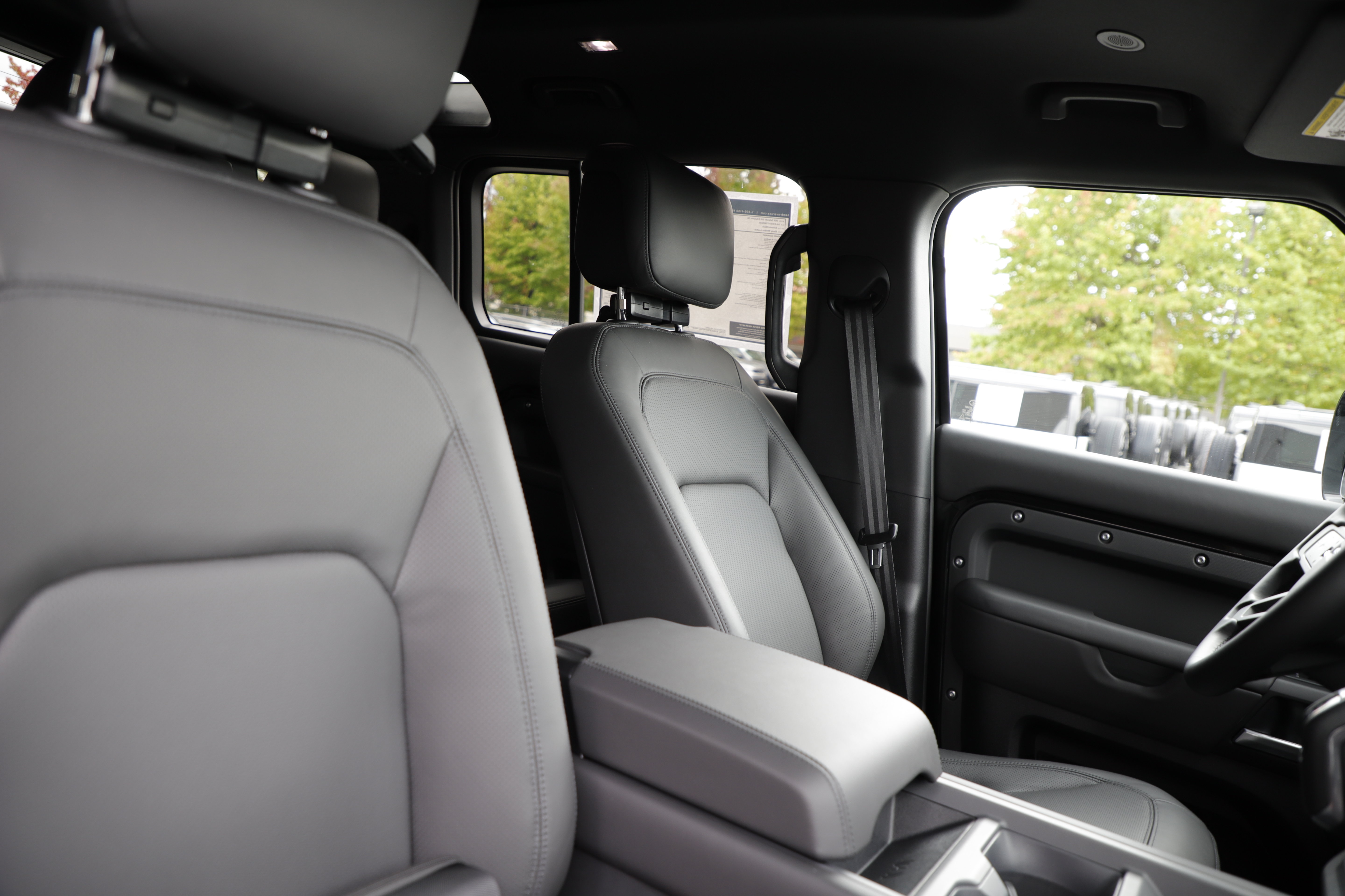 New 2026 Land Rover Defender 110 X-Dynamic SE AWD/4WD image 14