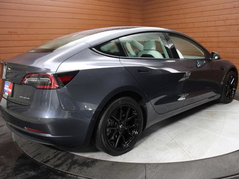 Used 2022 Tesla Model 3 Long Range image 88