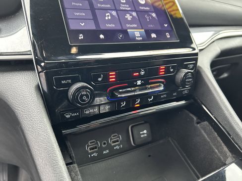 Used 2021 Jeep Grand Cherokee L Laredo image 21