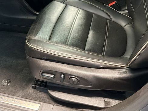 Used 2022 GMC Acadia Denali w/ Denali Ultimate Package image 19