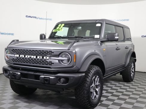 Used 2023 Ford Bronco Badlands image 11