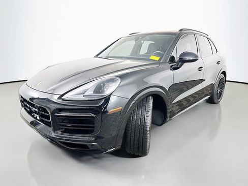 Used 2023 Porsche Cayenne GTS image 3