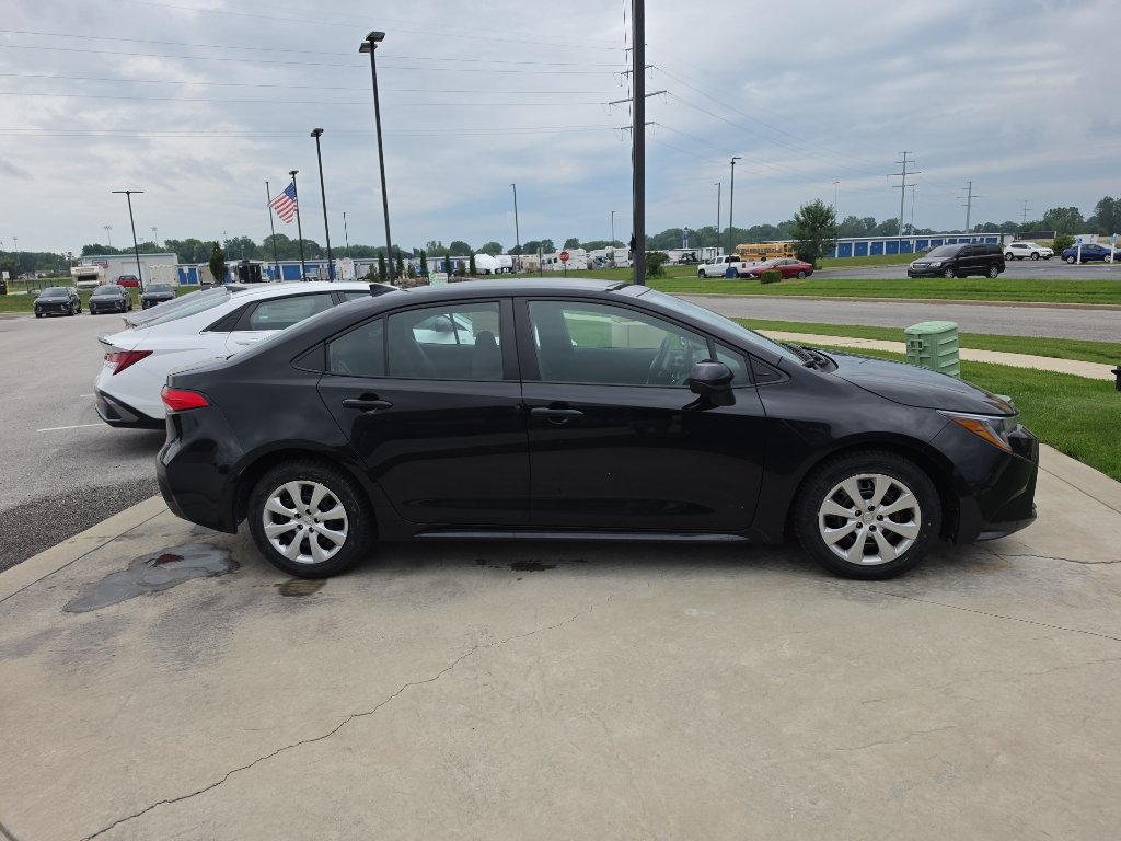 Used 2024 Toyota Corolla LE FWD image 4
