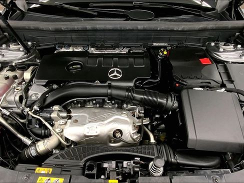 Used 2023 Mercedes-Benz GLB 250 image 11