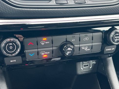 New 2026 Jeep Compass Latitude AWD/4WD image 16