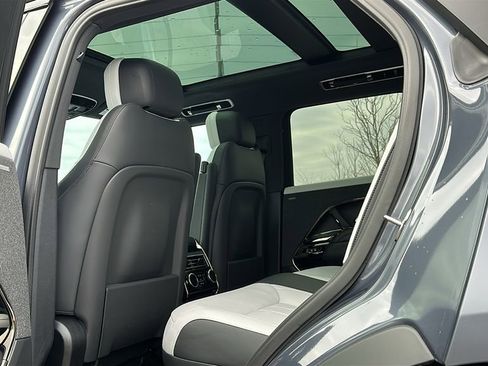 Used 2025 Land Rover Range Rover Sport Dynamic SE image 22