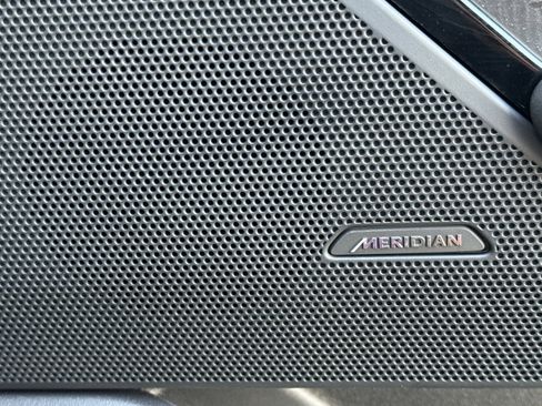 Certified 2025 Land Rover Range Rover Velar Dynamic SE image 20