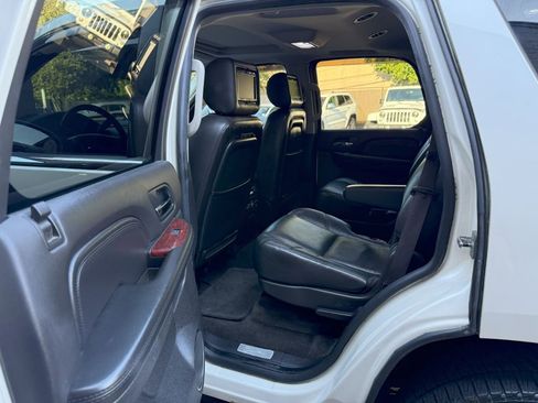 Used 2009 Cadillac Escalade AWD image 19