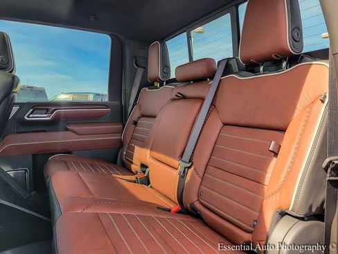 New 2026 GMC Sierra 2500 Denali Ultimate w/ LPO, Black Badging Package image 9