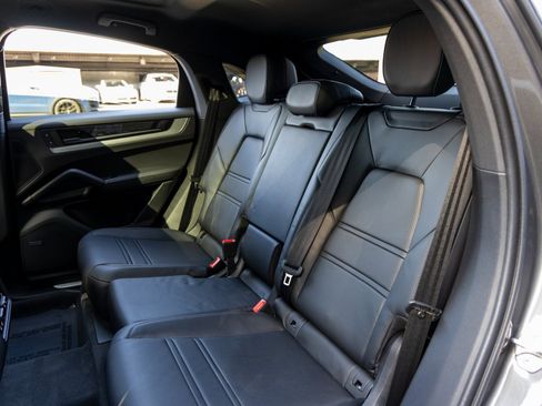 Certified 2025 Porsche Cayenne Coupe image 46